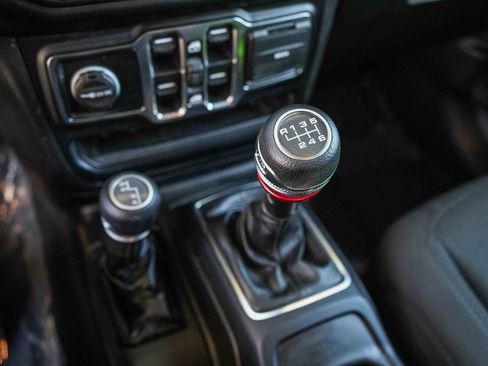 Used 2022 Jeep Wrangler Unlimited Sport AWD/4WD image 18