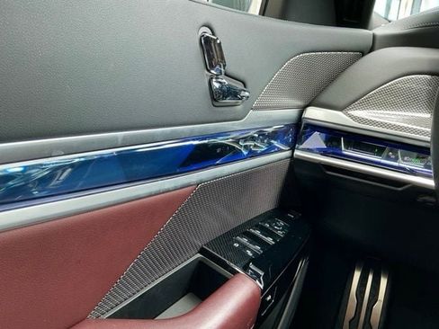 Used 2023 BMW i7 xDrive60 AWD/4WD image 25