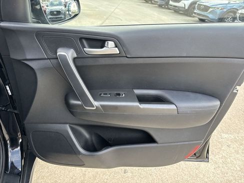 Used 2022 Kia Sportage LX image 44