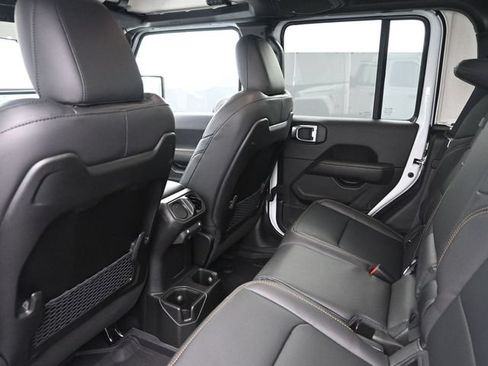 Used 2025 Jeep Gladiator Sport AWD/4WD image 10