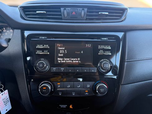 Used 2017 Nissan Rogue S image 24