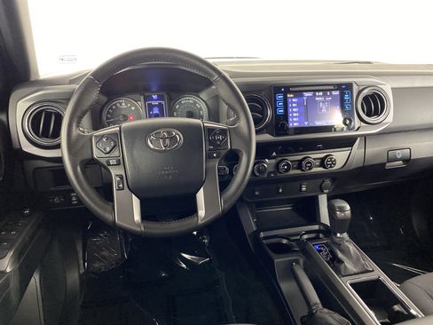 Used 2016 Toyota Tacoma TRD Off-Road w/ Towing Package AWD/4WD image 18