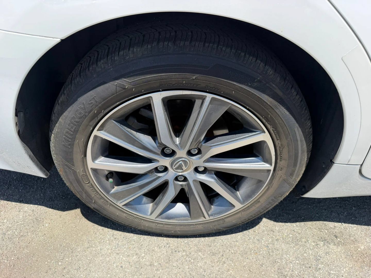 Used 2016 Lexus ES 300h w/ Luxury Package w/Wood Trim FWD image 35