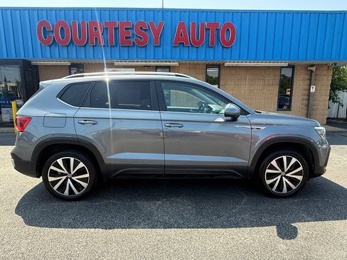 Used 2024 Volkswagen Taos SE FWD image 8