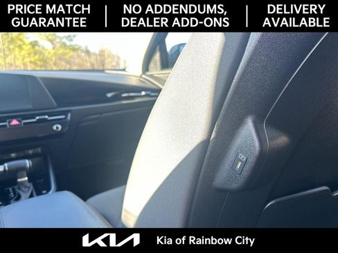 Used 2025 Kia Niro LX image 36