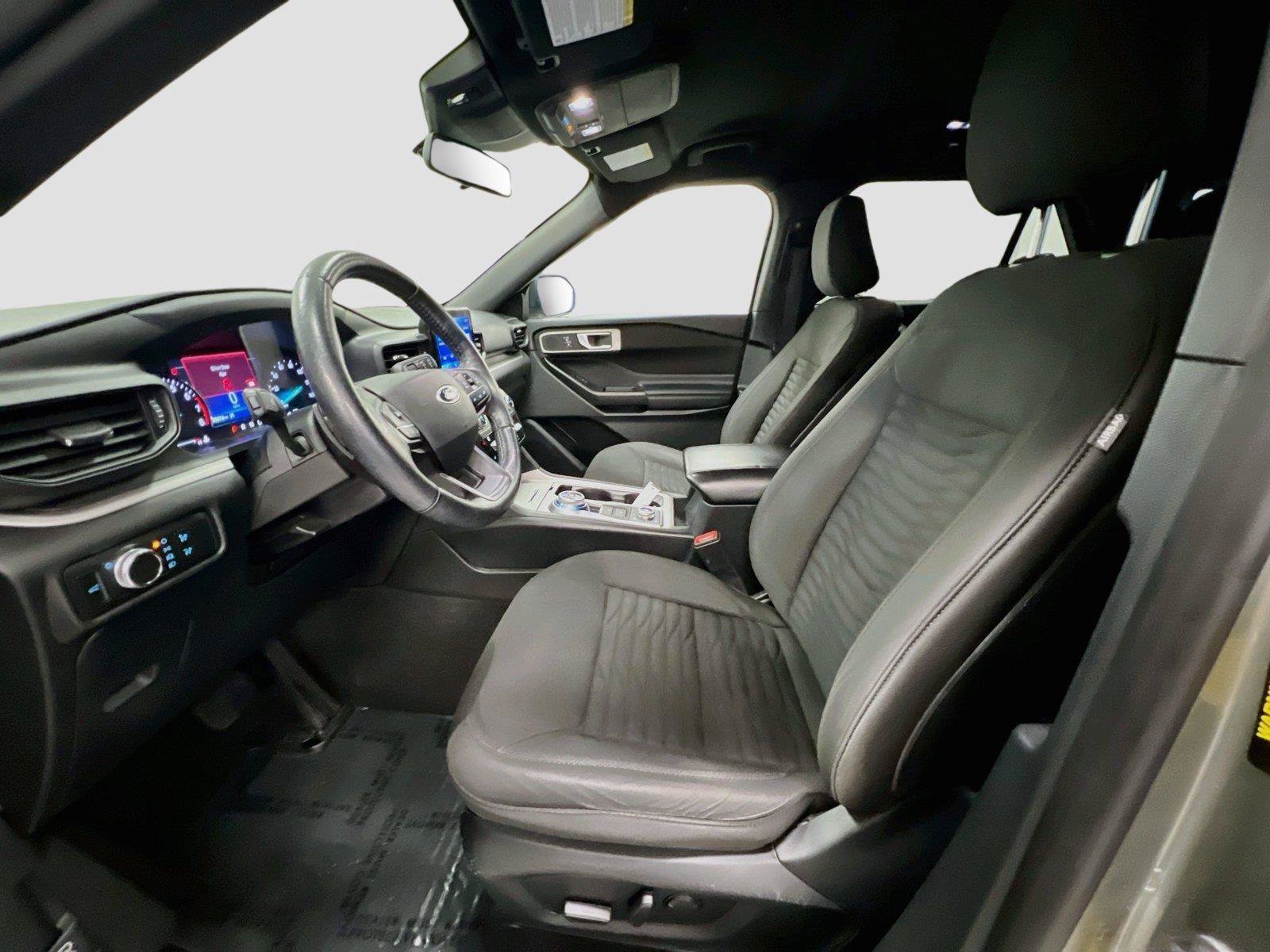 Used 2020 Ford Explorer XLT w/ Comfort Package AWD/4WD image 5