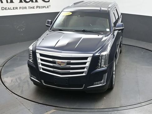 Used 2020 Cadillac Escalade Luxury AWD/4WD image 47