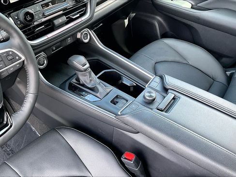 Used 2026 Toyota Grand Highlander AWD image 17