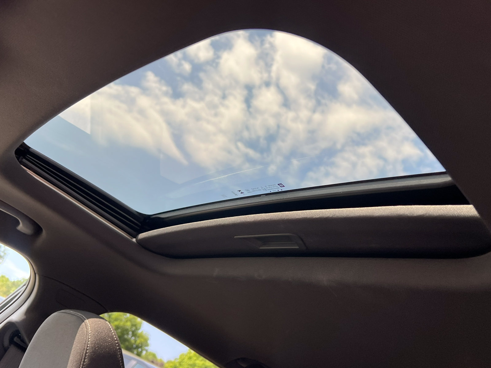 Certified 2024 Chevrolet Trax RS w/ Sunroof Package FWD image 9