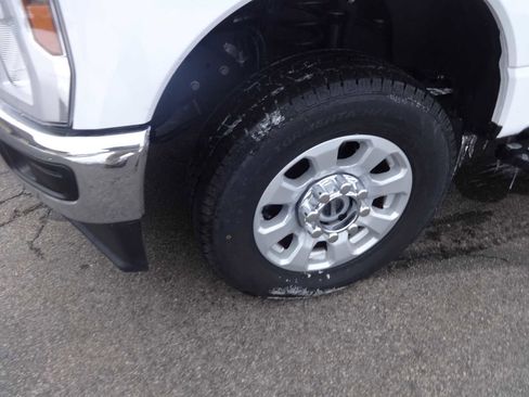 Used 2024 Ford F350 XLT image 4