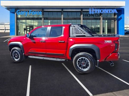 Used 2025 Toyota Tacoma TRD Off-Road image 3