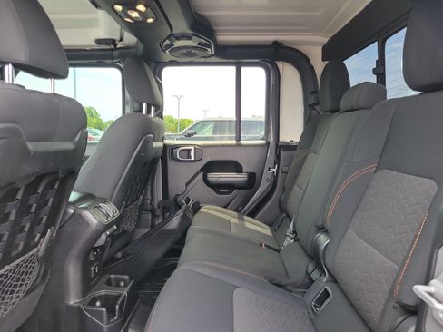 Used 2021 Jeep Gladiator Mojave w/ Cold Weather Group AWD/4WD image 11