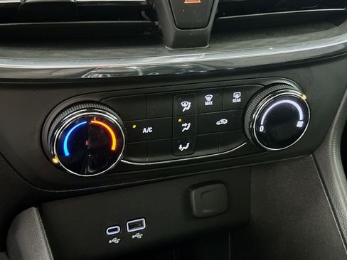 Used 2025 Buick Encore GX Preferred image 23