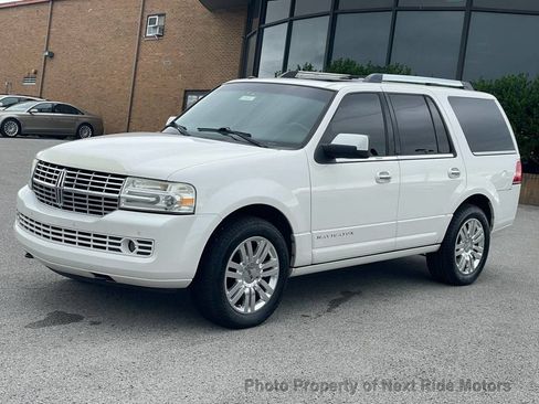 Used 2013 Lincoln Navigator 2WD image 3