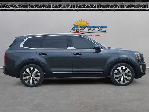 Used 2022 Kia Telluride EX w/ EX Premium Package FWD image 4
