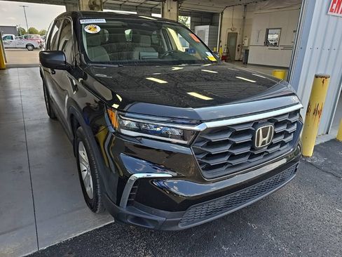 Used 2023 Honda Pilot LX image 1