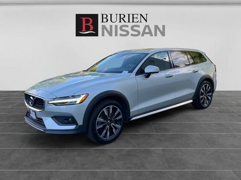 Used 2020 Volvo V60 T5 Cross Country AWD/4WD image 1