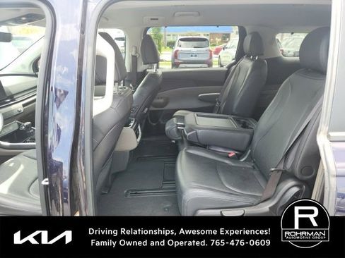Used 2025 Kia Carnival EX FWD image 9