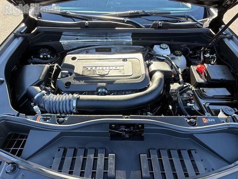 Used 2025 Cadillac XT4 Premium Luxury image 32