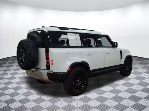 Used 2025 Land Rover Defender 110 S image 8