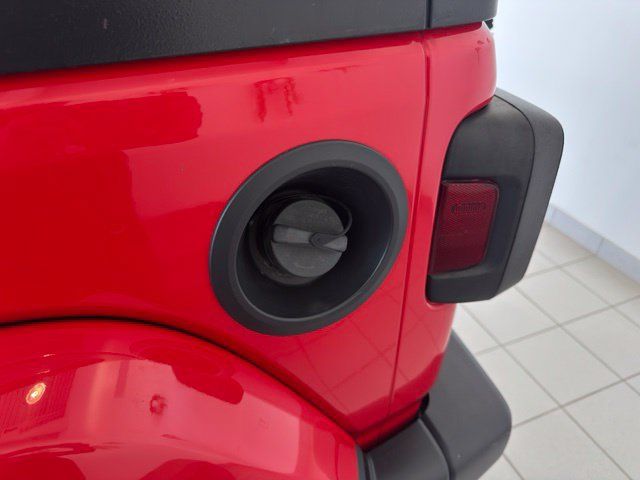 Used 2018 Jeep Wrangler Unlimited Sahara w/ Cold Weather Group AWD/4WD image 48