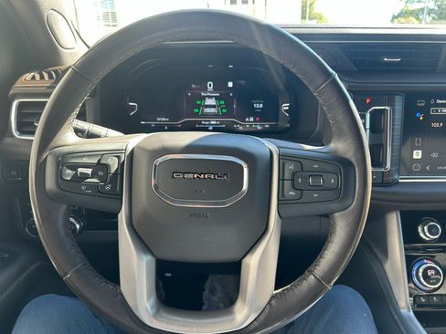 Used 2022 GMC Yukon XL Denali image 11