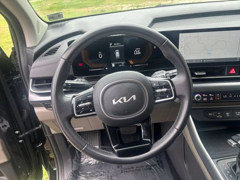 Used 2026 Kia Carnival FWD image 30
