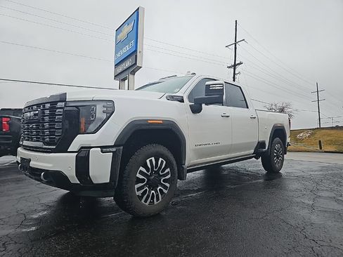 Used 2025 GMC Sierra 3500 Denali Ultimate image 1