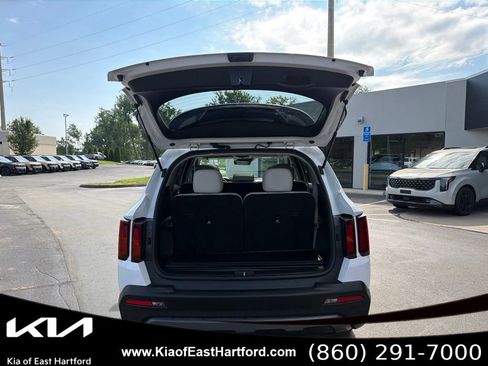 Certified 2023 Kia Sorento S w/ Panoramic Sunroof Package AWD/4WD image 15