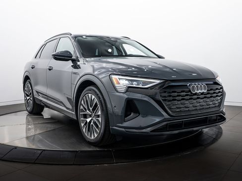 Used 2024 Audi Q8 e-tron Prestige image 2
