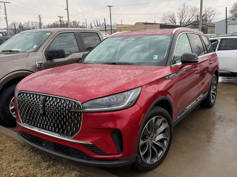 Used 2026 Lincoln Aviator AWD image 4