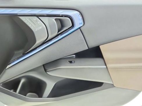 Used 2025 BMW X3 xDrive30i w/ Premium Package image 23