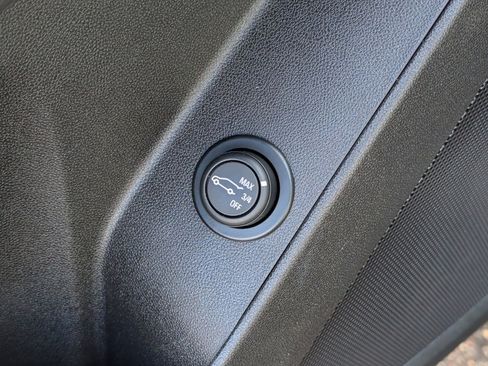 Used 2018 Chevrolet Equinox LT image 21