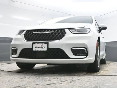 Used 2023 Chrysler Pacifica Touring-L image 25