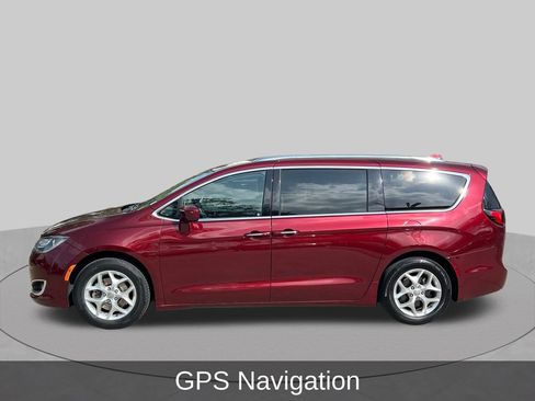 Used 2017 Chrysler Pacifica Touring-L Plus FWD image 2