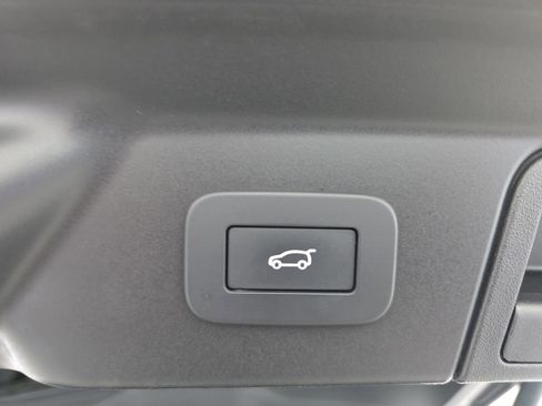 Used 2025 Land Rover Range Rover Velar Dynamic SE image 17