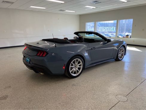 Used 2024 Ford Mustang GT Premium image 12