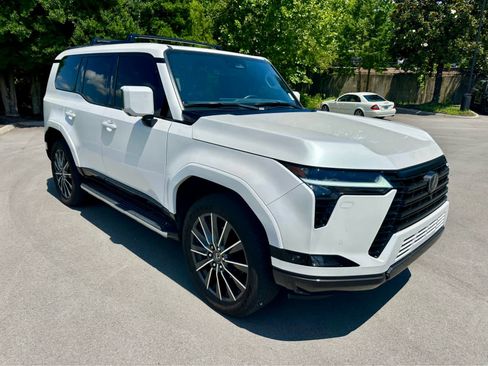 Used 2025 Lexus GX 550 w/ Accessory Package (2T) AWD/4WD image 3