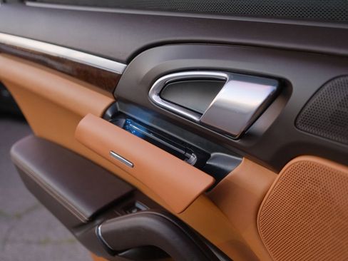 Used 2014 Porsche Cayenne GTS image 34