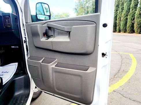 Used 2018 Chevrolet Express 2500 LT w/ LT Preferred Equipment Group image 25