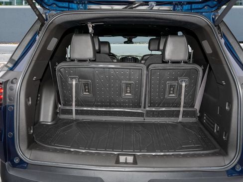 Used 2023 Chevrolet Traverse LT FWD image 9