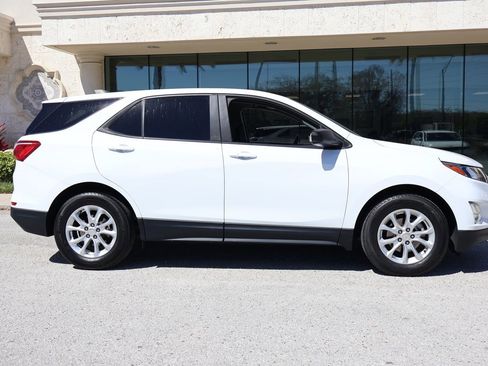 Used 2020 Chevrolet Equinox LS w/ LS Convenience Package image 6