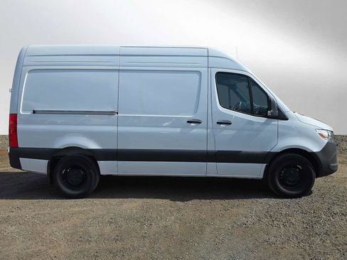 Used 2025 Mercedes-Benz Sprinter 2500 image 2