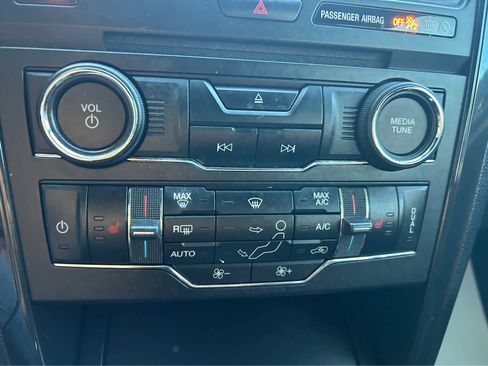 Used 2018 Ford Explorer XLT w/ Equipment Group 202A image 16