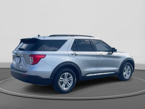 Certified 2023 Ford Explorer XLT image 5