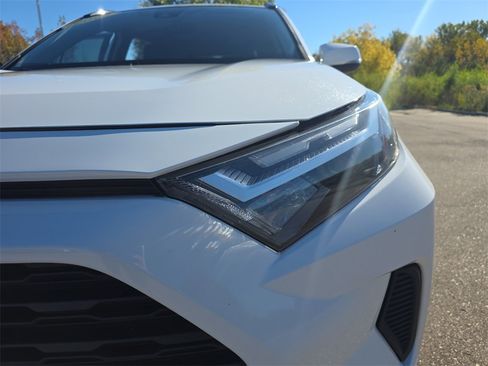 Used 2022 Toyota RAV4 XLE image 30