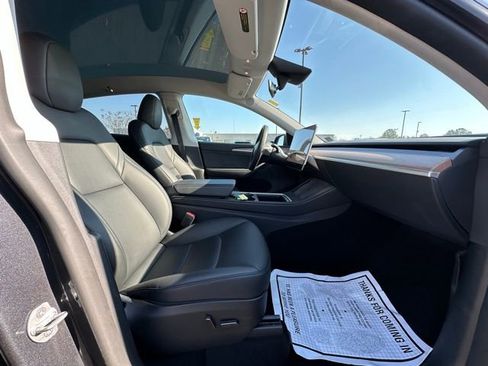 Used 2024 Tesla Model Y Long Range image 28