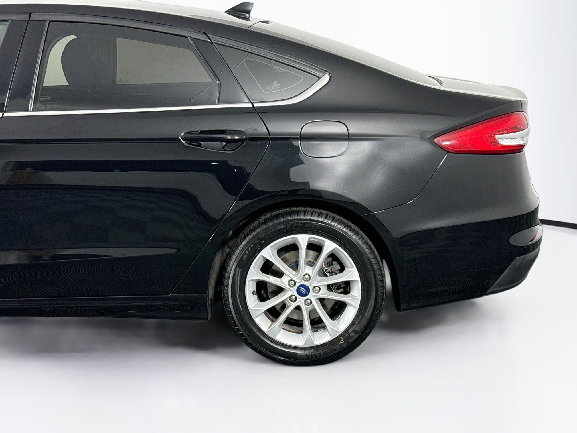 Used 2020 Ford Fusion SE FWD image 40