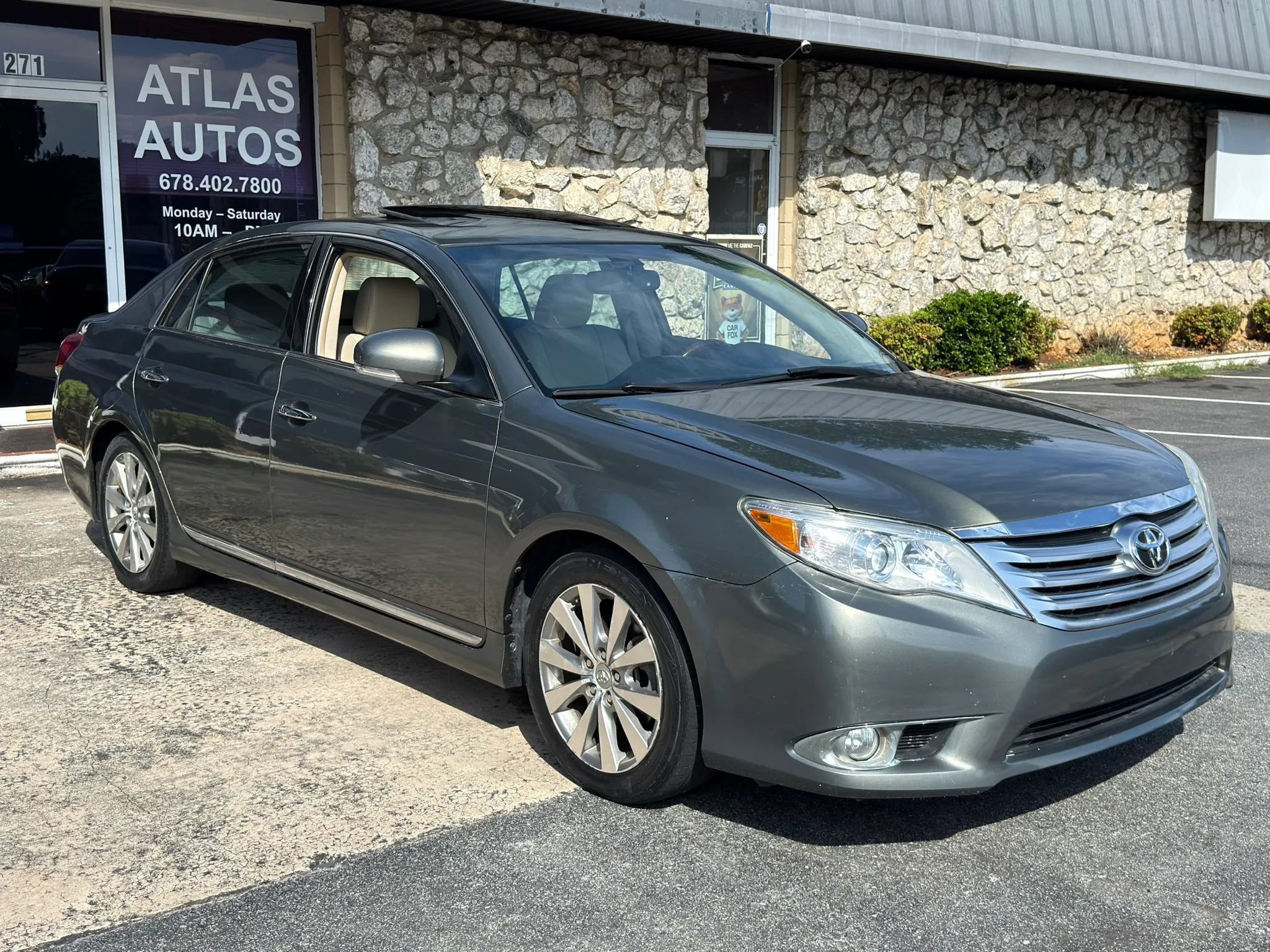 Used 2011 Toyota Avalon Limited FWD image 4