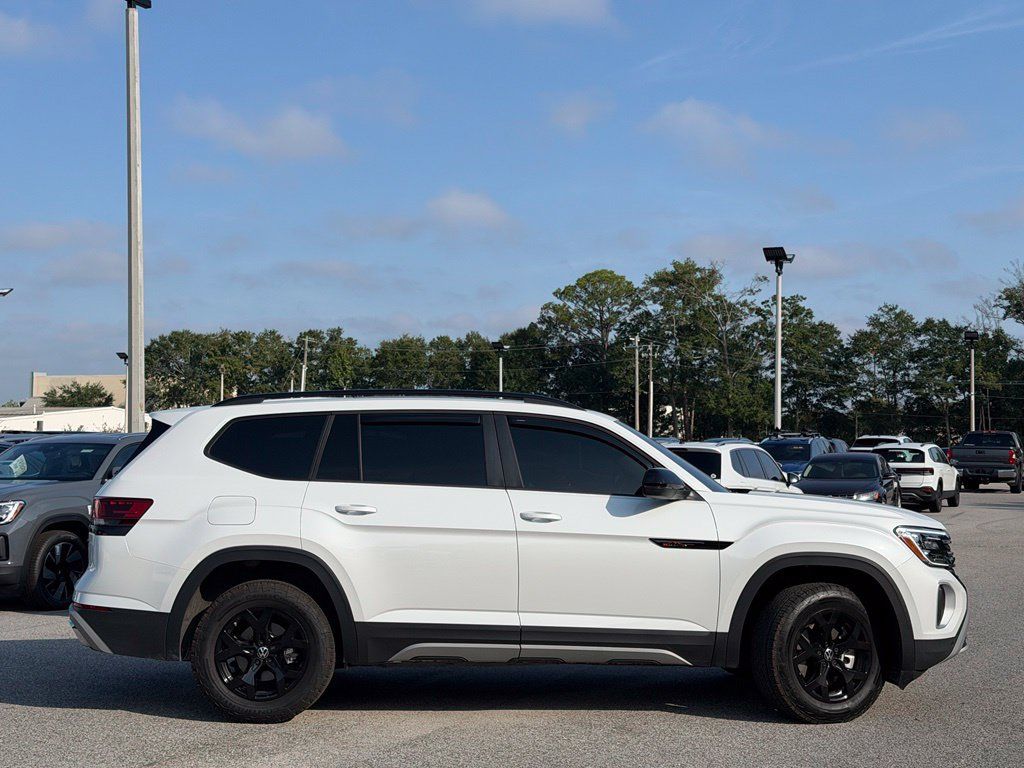 Used 2024 Volkswagen Atlas Peak Edition SEL AWD/4WD image 4
